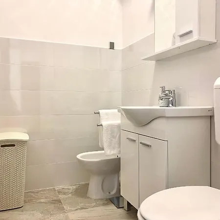 Ema Apartment *