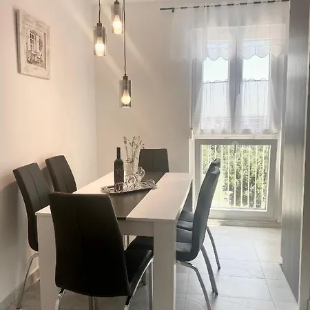 Apartamento Ema Pula